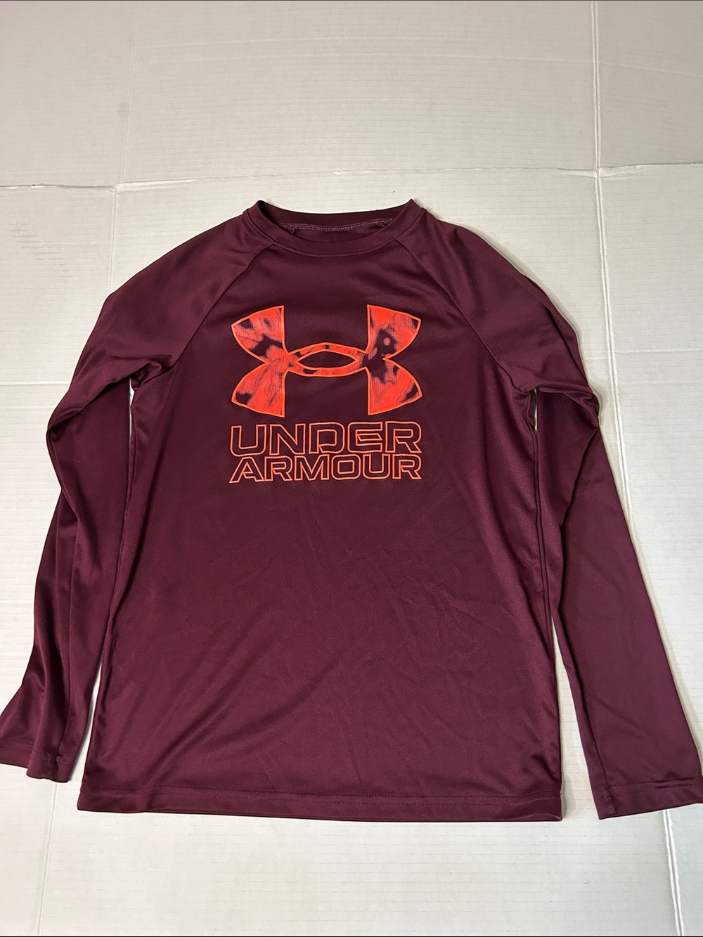 Under Armour Boys YM Medium Maroon Long-Sleeve shirt Orange logo